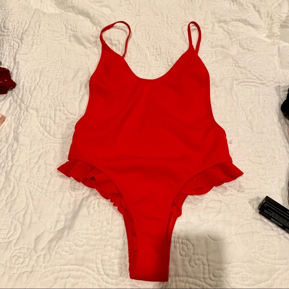 🔥 KENDALL & KYLIE NEW Ruffle Poppy Red Swimsuit - Picture 4 of 8